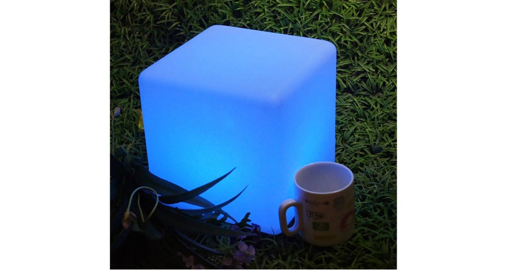 Petit cube lumineux à LED 20 x 20 cm